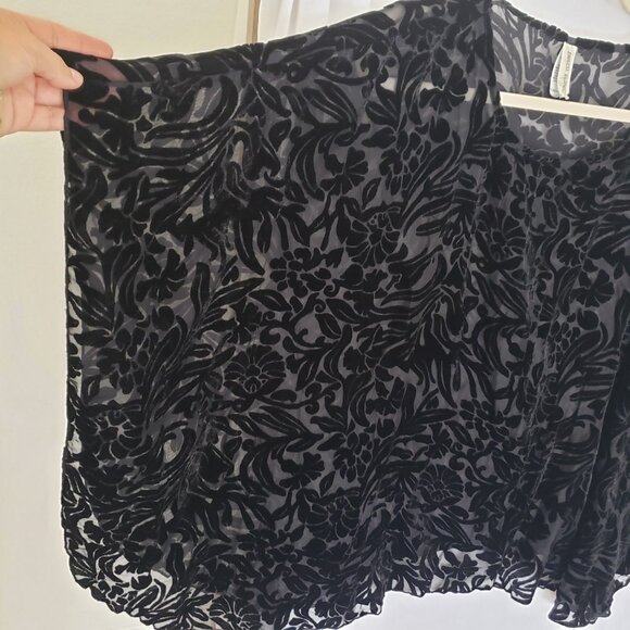 Endless Designs Woman Black Velvet Floral Pattern Sheer Lightweight Poncho - Picture 10 of 13